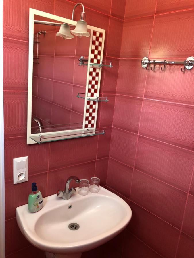 ホテル Doors クタイシ エクステリア 写真