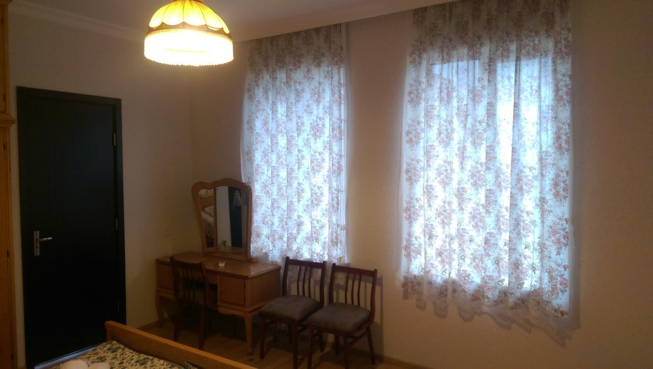 ホテル Doors クタイシ エクステリア 写真