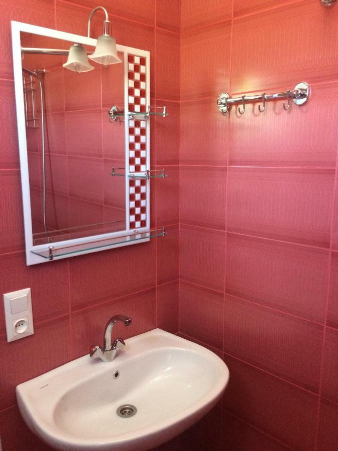 ホテル Doors クタイシ エクステリア 写真